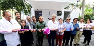 Entrega Ricardo Ahued Unidad Médica Móvil al DIF Municipal.