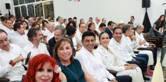 Rocío Nahle acompaña a su homólogo de Tabasco Javier May en su toma de protesta.