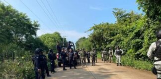 Llegan elementos de SSP y GN al bloqueo de carretera de acceso a presa Yuribia.