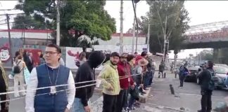 Trabajadores del poder judicial bloquean San Lázaro para evitar aprobación de Reforma Judicial de López Obrador.