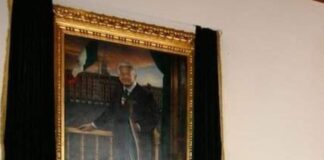 AMLO devela su retrato al óleo