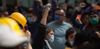 En recuerdo de las trabajadoras costureras víctimas de los sismos de 1985 y 2017.