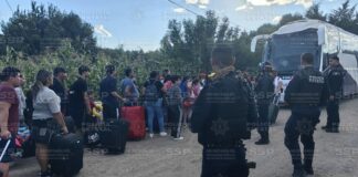 Regresan 165 turistas detenidos por delincuencia organizada en la Durango- Mazatlán .