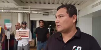 Abuchean al director de RTV y exigen Justicia para el compañero Abraham Márquez.