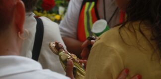 Feligreses rebasan expectativas para ver la reliquia de San Judas Tadeo en #Veracruz.