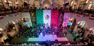 Noche de música y boleros en Palacio Municipal de Xalapa.