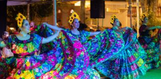Celebran “Noche Mexicana” en el Barrio Mágico de Xallitic