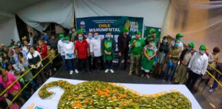 Se elabora Chile Monumental en Xalapa.