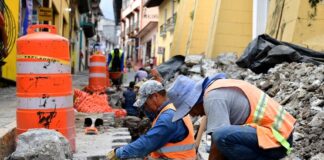 Continúa reparación de red sanitaria en la calle Revolución #Xalapa