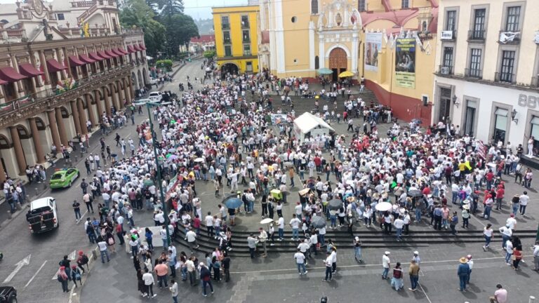 Jóvenes Becados del Bienestar marchan pro amloreforma judicial