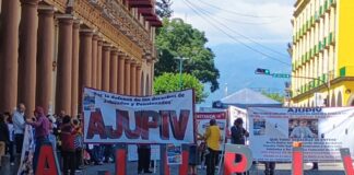 AJUPIV celebra una década de su fundación con manifestación por pago de Seguro Institucional.