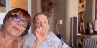 Alejandra Guzmán pide a su mamá hacer una seña obscena y le llueven críticas.