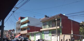 Persecución de policías municipales con delincuentes en Xalapa deja un muerto y otro detenido.