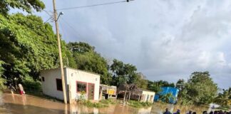 Damnificados por lluvias torrenciales en Los Tuxtlas no están solos, Gómez Cazarín los respalda.