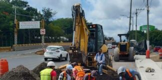 Empresa rompe línea de conducción de agua en Lázaro Cárdenas #Xalapa