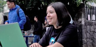 Isabel Espino, estudiante de la Facultad de Ciencias termina licenciatura a los 18 años.