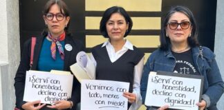 En Senado se impidió a Juzgadoras entrega de su declinación con pancarta.