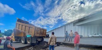 Reportan socavón en carretera a la localidad de San Isidro, municipio de Actopan.