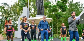 Rutina masiva de zumba en el parque Juárez de Xalapa