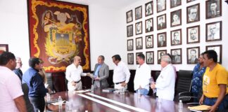 Recibe Ricardo Ahued a pescadores de Tamiahua.