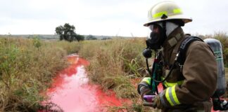 Autoridades siguen sin atender derrame de hidrocarburos en Veracruz, denuncian organizaciones.