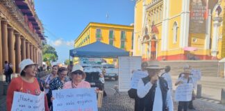 Pensionadas y jubilados en AJUPIV desmienten a Cuitláhuac García: “es patético lo que hace”