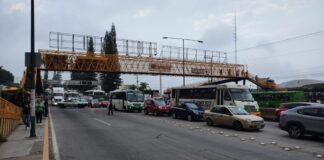 Por litigio del predio fraccionamiento ecológico Las Minas cierran la avenida Lázaro Cárdenas frente al PJV