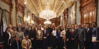 Rocío Nahle asiste a encuentro de gobernadores electos y salientes con Claudia Sheinbaum.