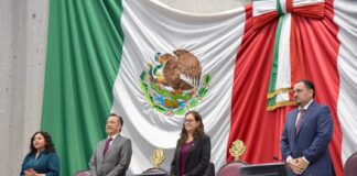 Con reclamos y “reconocimientos” en negativo de la oposición, finaliza Cuitláhuac su mandato.