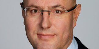 Viceministro ruso llega a Cuba y promete ayuda de 80,000 toneladas de combustible .