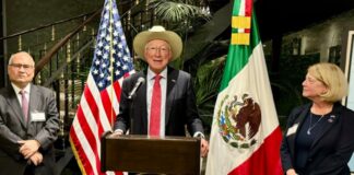 El embajador de EU Ken Salazar responde a México que Biden es el presidente en funciones.