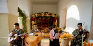 DÍA DE MUERTOS Y HALLOWEEN: CULTURA, ECONOMÍA Y COMERCIO .