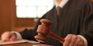 Juez frena decreto de Trump para quitar ciudadanía por nacimiento