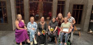 #LasLeonas reconocen a Nely Miranda como Leona de Agua.