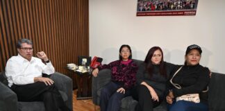 Ricardo Monreal se reunió con ciudadanas que piden reducir jornada laboral a 40 horas