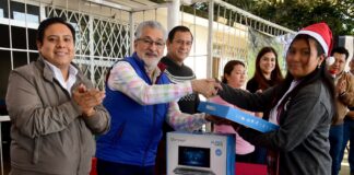 Entrega Alberto Islas equipo de cómputo a Telebachillerato de la colonia Higueras #Xalapa