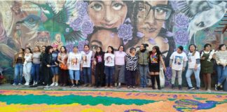 Tapetes de aserrín con olor a justicia.