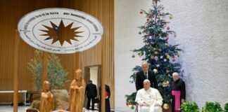 Ponen a Jesús en una kufiya palestina en el Vaticano.