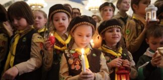 Papa pide alto al fuego para navidad ante el dolor de niños ametrallados.