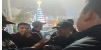 Elementos de SSP Veracruz agreden al presidente municipal de Tlacolulan en el municipio de Jilotepec.