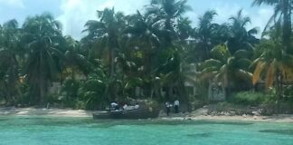 Rescatan a 15 balseros cubanos en Punta Cancún.