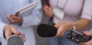 En el feminismo la libertad de expresión es un derecho fundamental de las mujeres .