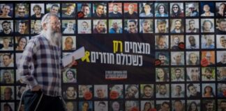 Dos adolescentes rehenes de Hamás fueron forzados a actos sexuales entre sí .