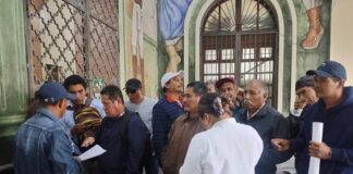 Agente municipales de Hueyapan piden una carretera para beneficio de sus comunidades.