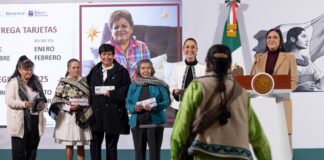 Inicia pago de Pensiones y Programas de Bienestar; entregan primeras tarjetas a mujeres de 63 y 64