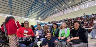 Gómez Cazarín entrega tarjetas del programa “Mujeres Bienestar” en Tantoyuca.