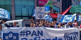 PAN Veracruz protesta frente a Palacio Federal por reforma a Ley del INFONAVIT .