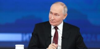 Donald Trump amaga a Rusia con aranceles a petróleo si no colabora en la paz con Ucrania.