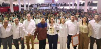 Rocío Nahle entrega permisos de pesca en la Laguna de Tamiahua