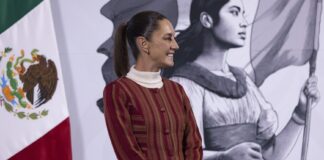 Claudia Sheinbaum advierte que vetará embargo a salarios si lo aprueba el Senado.